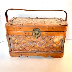 Vintage Woven Picnic Basket/Lunch Box with Handle